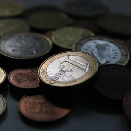 Creșterile salariale negociate în zona euro ar urma să se mențină la 2,7% la începutul lui 2027 em360