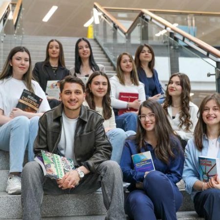 Stagiile Blue Book ale Comisiei Europene se deschid și absolvenților de învățământ profesional em360