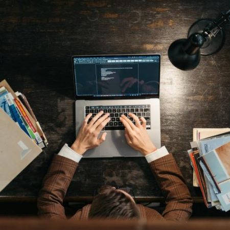 Numai 13 state UE protejează dreptul la deconectare iar cinci reglementează controlul algoritmic al muncii em360
