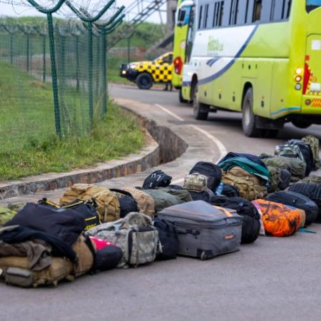 Doi polițiști sârbi arestați într-o rețea care transporta migranți din Türkiye spre Europa de Vest em360