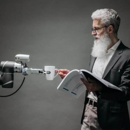 Studiu: peste jumătate dintre locurile de muncă din economiile dezvoltate ar putea fi transformate de inteligența artificială până în 2035 em360