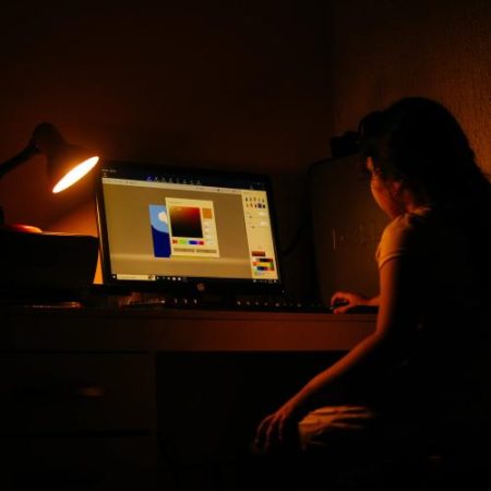 Europenii cer reguli mai dure pentru siguranța copiilor online și restricții de vârstă pe social media em360