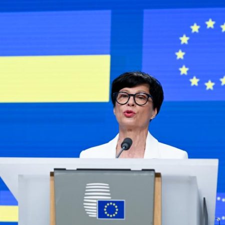 Comisia spune că Ucraina poate deschide toate clusterele de aderare rămase dar statele UE trebuie să ajungă la un acord em360