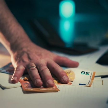 Parchetul European pune sub sechestru 20 de milioane de euro într-o anchetă privind cursuri de formare fictive finanțate din fonduri UE în Italia em360