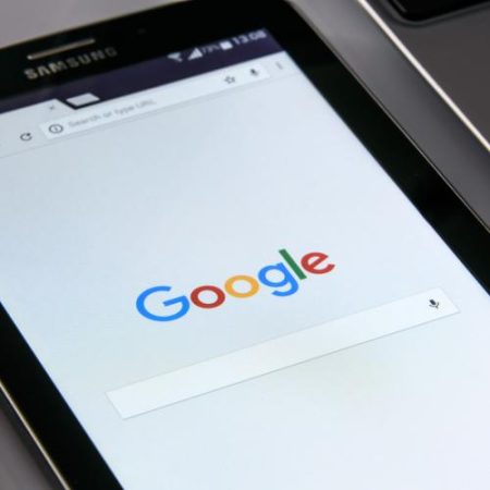 Comisia amendează Google cu 890 de milioane de euro pentru favorizarea propriilor servicii și restricționarea ofertelor alternative em360