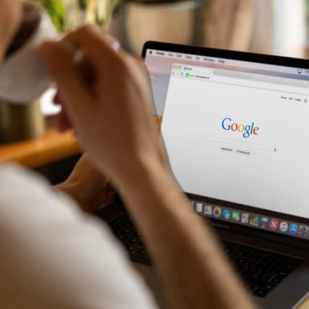 Comisia spune că a avut până la 90 de întâlniri cu Google înaintea amenzii DMA iar compania acuză degradarea serviciilor em360