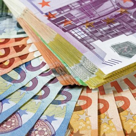 AMLA stabilește cum vor fi selectate și supravegheate direct marile grupuri financiare cu risc ridicat din UE em360