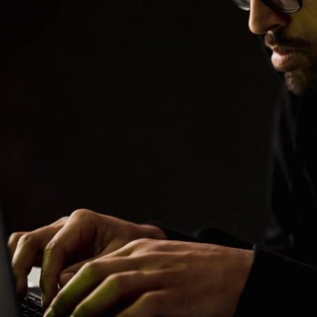 ENISA negociază accesul la un model AI avansat și cere garanții pentru infrastructurile critice em360