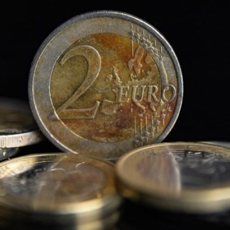 Peste 230 de miliarde de euro rămân blocate în interiorul grupurilor bancare, iar Comisia pregătește reguli pentru mutarea mai ușoară a capitalului în UE em360