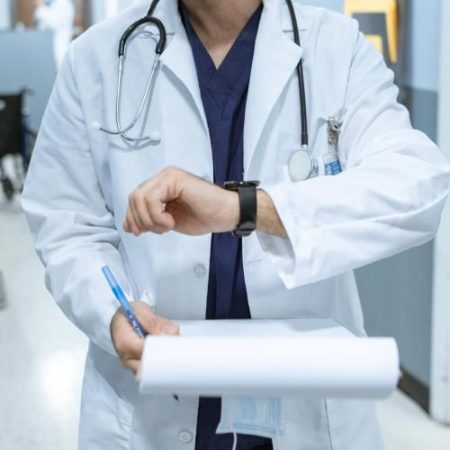 Organizațiile pentru pacienți și profesioniștii din sănătate cer ca dispozitivele medicale cu inteligență artificială să rămână sub regulile AI Act em360