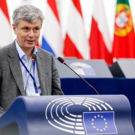 Comisia pregătește o garanție de 200 de milioane de euro pentru reactoare modulare mici și întărește securitatea invertoarelor importate em360