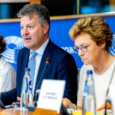 Comisia CONT va vota o scrisoare către Roberta Metsola despre nereguli în conturile Patriots for Europe em360