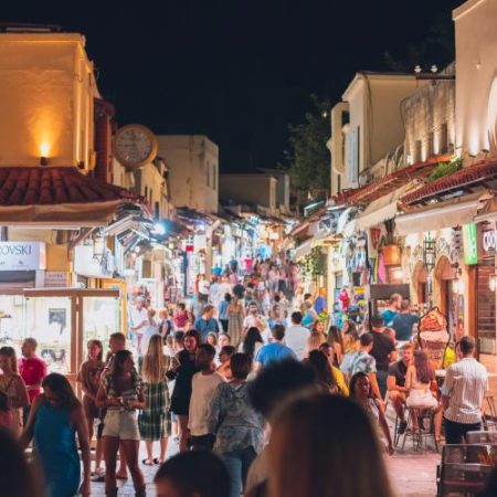 O treime din nopțile turistice din UE se concentrează în iulie și august iar Croația depinde cel mai mult de sezonul de vară em360