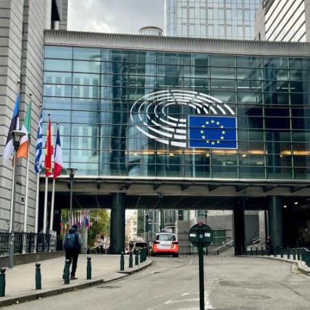 Oficiul care organizează concursurile pentru posturi în instituțiile UE își schimbă răspunsurile după ce a indus candidații în eroare em360