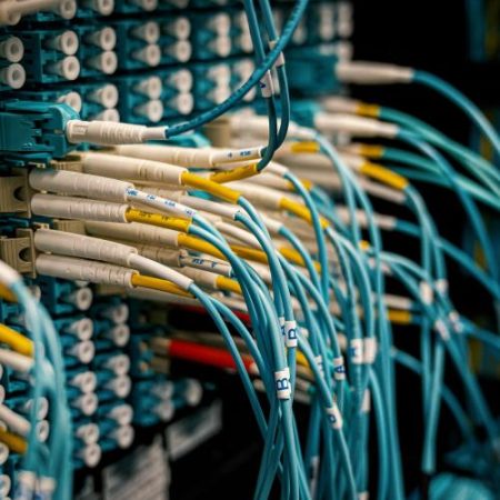 Centrele de date pot ajunge să concureze cu industria și gospodăriile pentru electricitatea disponibilă em360