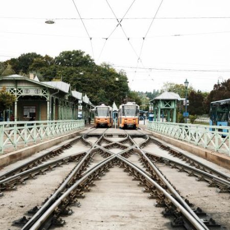UE alocă 134,9 milioane de euro pentru căi ferate școli spitale și rețele electrice în patru state em360