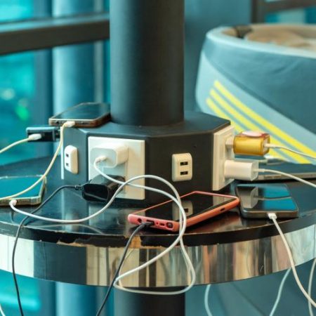 Peste 60% dintre utilizatori întâmpină încă probleme când încearcă să încarce un dispozitiv cu alt încărcător em360