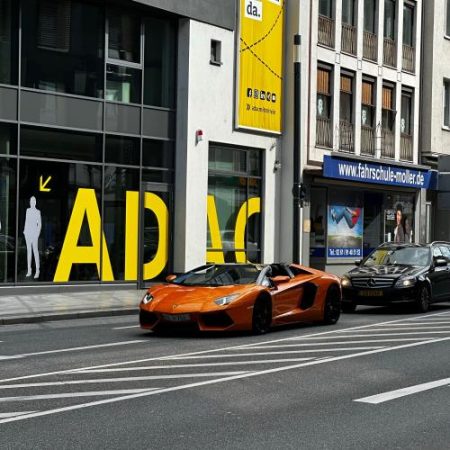 Trei membri ai unei rețele care a fraudat TVA cu peste 50 de milioane de euro au primit pedepse de până la șapte ani în Germania em360