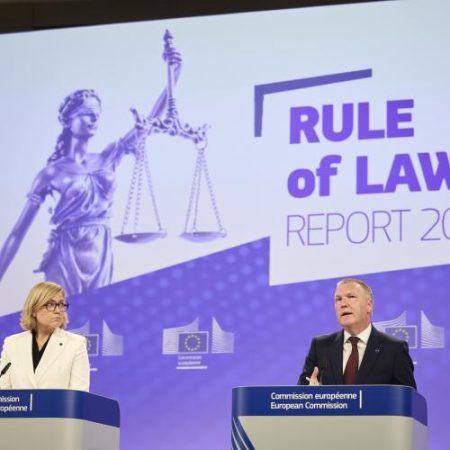 Comisia cere României garanții mai puternice pentru independența procurorilor de rang înalt și a poliției judiciare em360