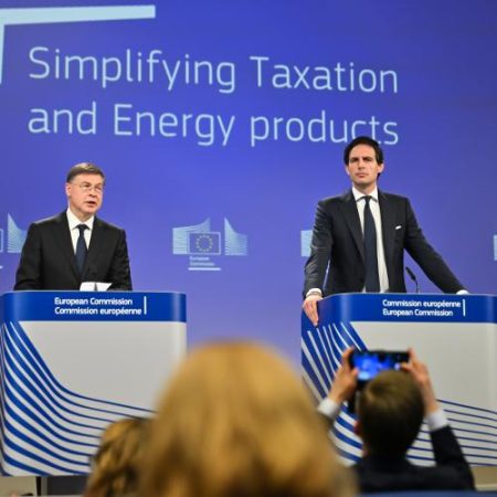 Comisia Europeană este acuzată că agenda de simplificare a fost construită cu firmele nu cu publicul em360