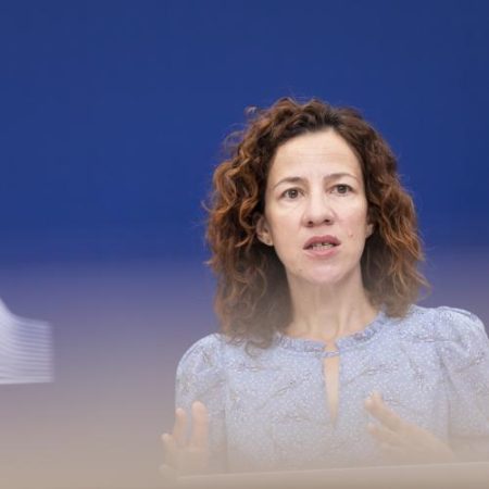 Aproape 1.000 de angajați din industria auto vor fi ajutați să treacă direct către alte locuri de muncă em360
