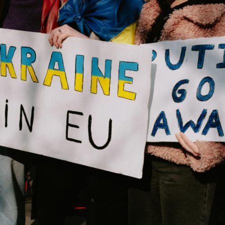 Polonia schimbă sprijinul pentru refugiații ucraineni în timp ce peste un milion de migranți lucrează deja în economie em360
