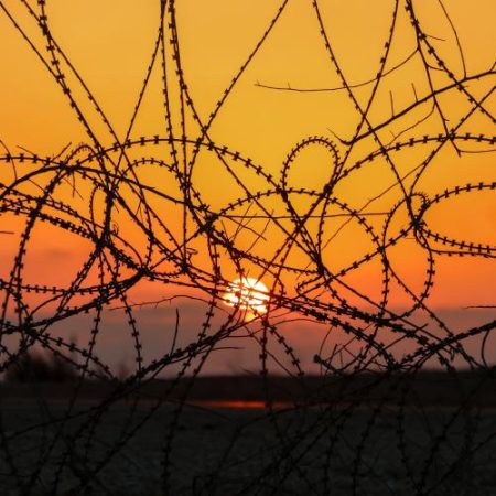 Friends of Europe avertizează că UE investește masiv în frontiere digitale dar alocă foarte puțin pentru protecția migranților em360