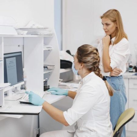 EMA pregătește un plan pentru ca medicamentele și studiile clinice să răspundă mai bine nevoilor femeilor em360