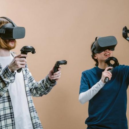 UE poate extinde încărcătorul comun la drone căști VR controllere pentru jocuri și ceasuri inteligente em360