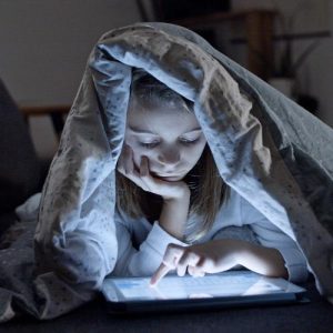 Franța nu poate interzice tuturor copiilor sub 15 ani accesul la rețele sociale, decide Consiliul Constituțional em360