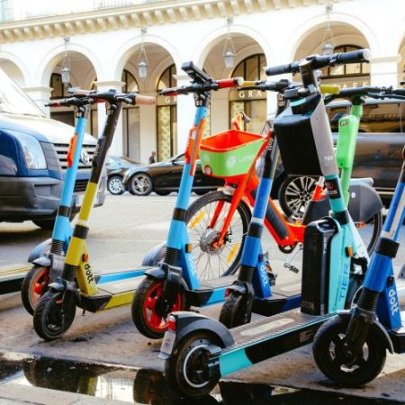 Peste 10.000 de biciclete și trotinete electrice confiscate într-o anchetă EPPO vândute cu 1,85 milioane de euro în Franța em360