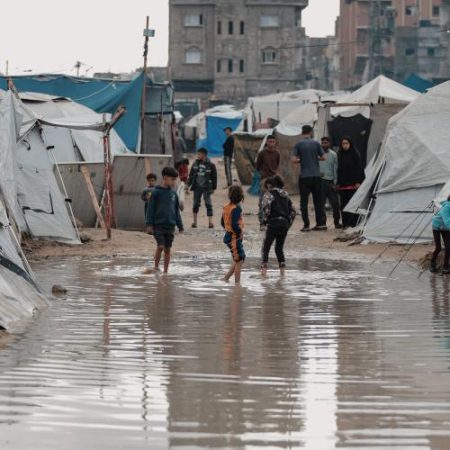 117,3 milioane de oameni erau strămutați forțat la nivel mondial iar majoritatea refugiaților se aflau în țări mai sărace em360