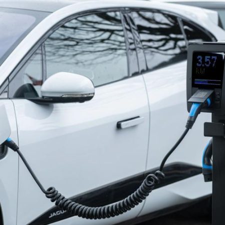 Din februarie 2027 bateriile mașinilor electrice din UE vor avea pașaport digital cu date despre origine chimie și performanță em360