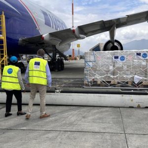 UE trimite 82 de tone de ajutoare și încă 500.000 de euro pentru victimele inundațiilor din Nepal em360
