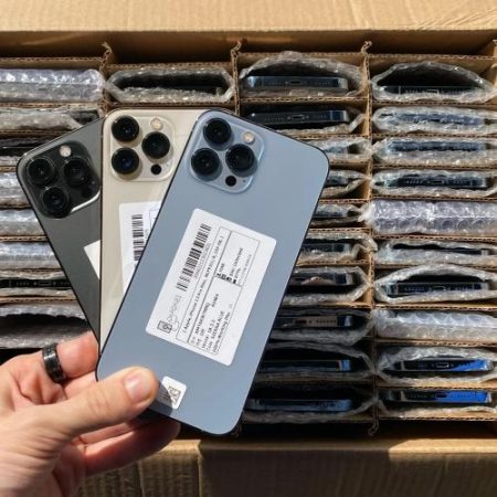 Patru arestări într-o anchetă EPPO privind o presupusă fraudă de peste 15,7 milioane de euro cu TVA la telefoane mobile em360