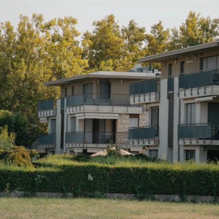 Comisia propune reguli comune pentru orașele care vor să limiteze închirierile de locuințe pe termen scurt em360
