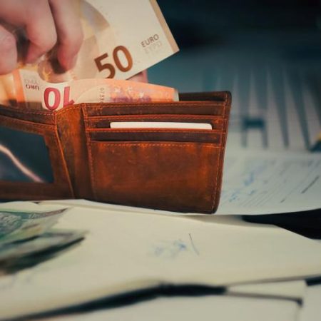 Comisia și BCE cer finalizarea legislației pentru euro digital până la sfârșitul lui 2026 înaintea testării din 2027 em360