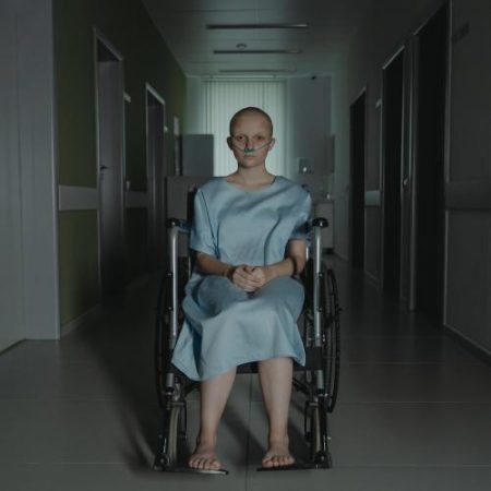 Comisia vrea ca un diagnostic de cancer din trecut să nu mai scumpească asigurările sau accesul la credit după o perioadă stabilită em360