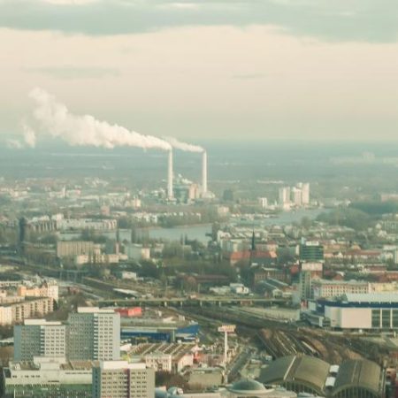 HEAL cere statelor UE să nu amâne noile limite pentru poluarea aerului după 2030 și avertizează asupra costurilor pentru sănătate em360