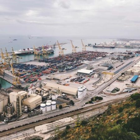 UE își reorientează aprovizionarea către furnizori europeni și țări partenere, cu riscul unor costuri mai mari pe termen scurt em360