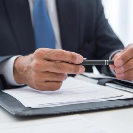 Avocatul general al CJUE spune că firmele pot fi excluse din achiziții publice pentru riscuri de securitate națională dar nu fără garanții și control judiciar em360