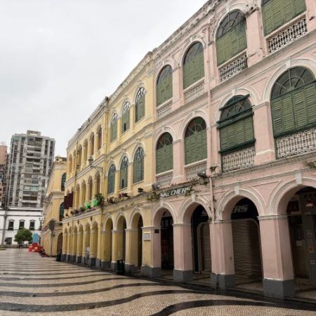 Accentul pus pe securitatea națională erodează libertățile în Macao constată Comisia Europeană și șefa diplomației UE em360