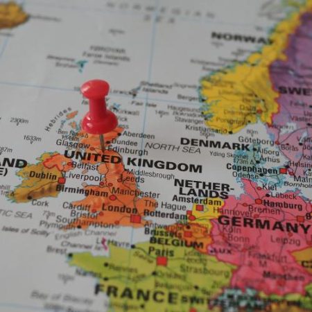 Un acord UE–Regatul Unit pentru recunoașterea testelor de conformitate ar putea ridica exporturile britanice cu până la 6,5 miliarde de lire em360