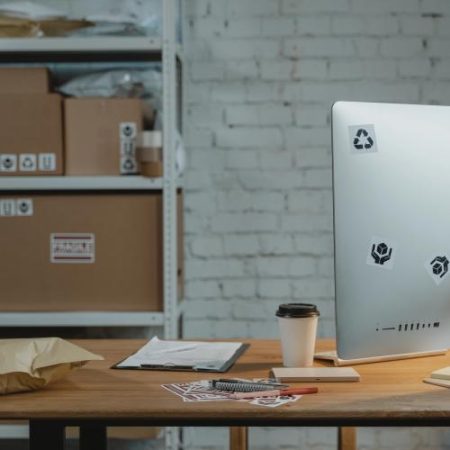 Reforma vamală a UE intră în vigoare cu o nouă taxă pentru importurile online și un sistem comun de date em360