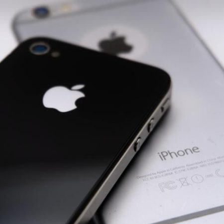 Comisia susține că Siri AI poate respecta normele UE fără reducerea siguranței în disputa cu Apple em360