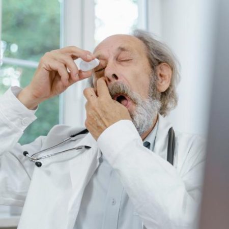Peste 1.000 de medici creați cu AI răspândesc aproximativ 100.000 de videoclipuri medicale înșelătoare arată EDMO em360
