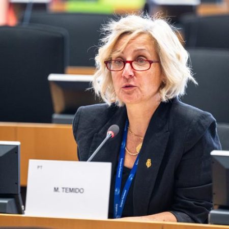 Raportorii Parlamentului cer o evaluare inițială de 10 ani pentru microorganismele modificate genetic înainte ca autorizațiile să poată deveni nelimitate em360