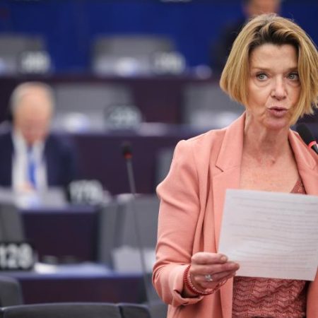 EMPL cere reguli europene pentru riscurile psihosociale la muncă după un vot de 41 la 12 asupra stresului și sănătății mintale em360
