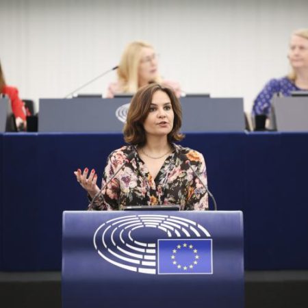 Ana Vasconcelos cere dovezi că verificarea vârstei protejează copiii fără să compromită viața privată em360