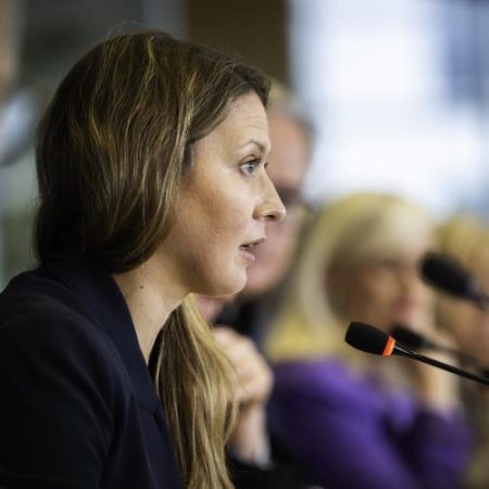 Eurodeputații cer autorizare mai rapidă pentru rețelele energetice și repartizarea costurilor în funcție de beneficiile pentru state em360